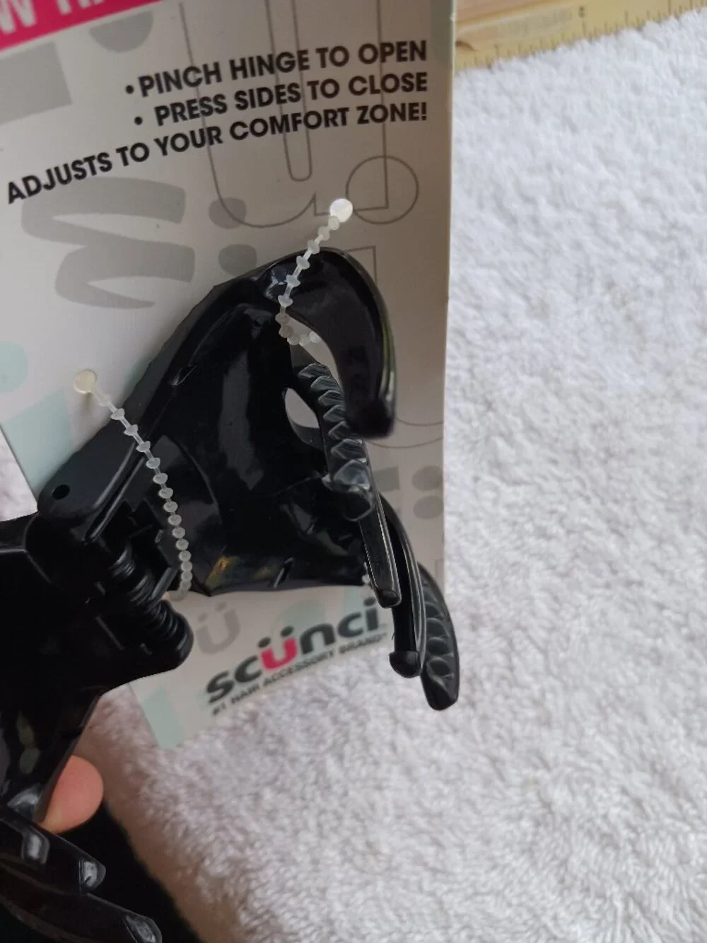 Scunci Adjustable Teeth Pinch Hinge Black Plastic Claw Hair Clip Jaw Wingless